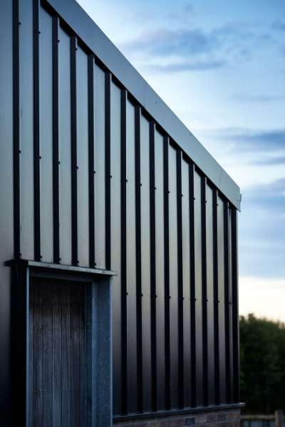 Elegant beklædning af tag og facade, Nibevej 225, Frejlev, Aalborg,